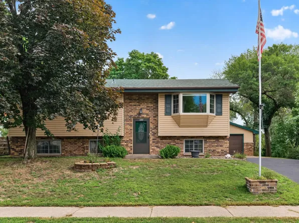 802 Charlotte Dr, Anoka, MN 55303