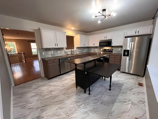 305 S Oak St — Photo 13