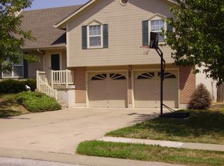 1217 NE Colleen Dr, Lees Summit, MO 64086