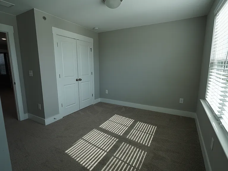 1532 Henry St — Photo 13