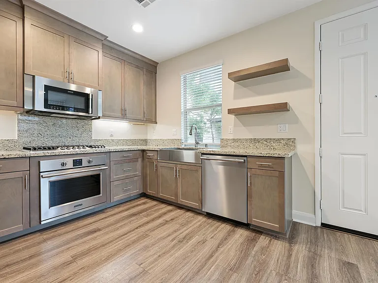 2115 Solara Ln — Photo 6