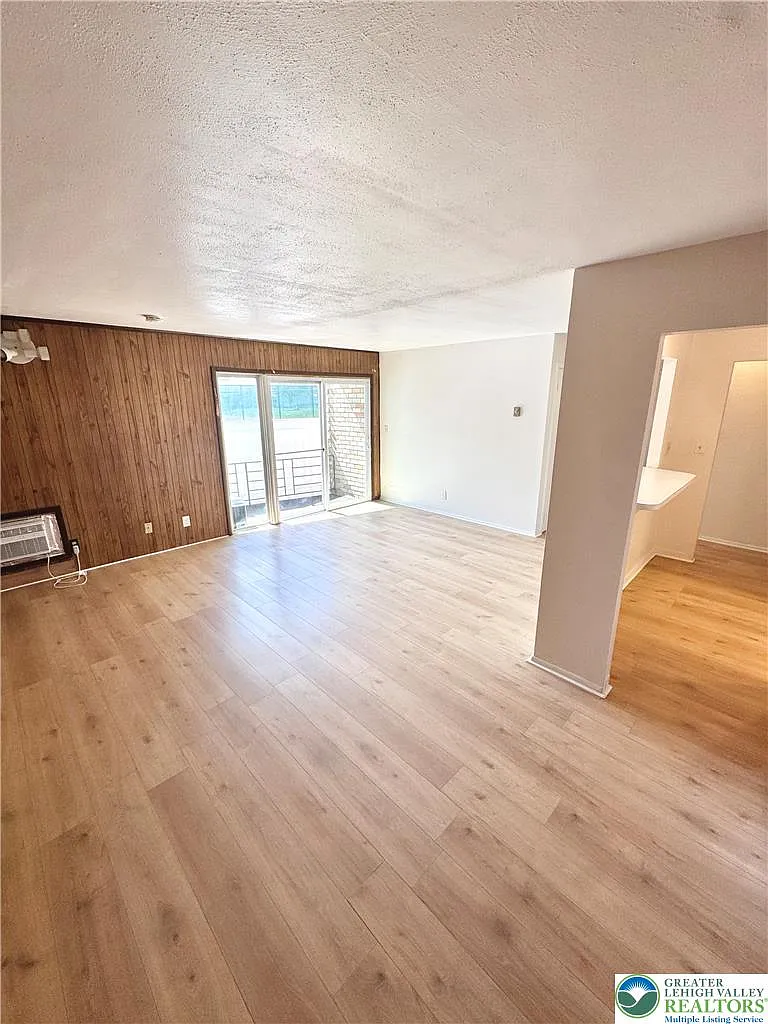 2 bed, 1.0 bath, 950 sqft, $1,500 — Photo 4