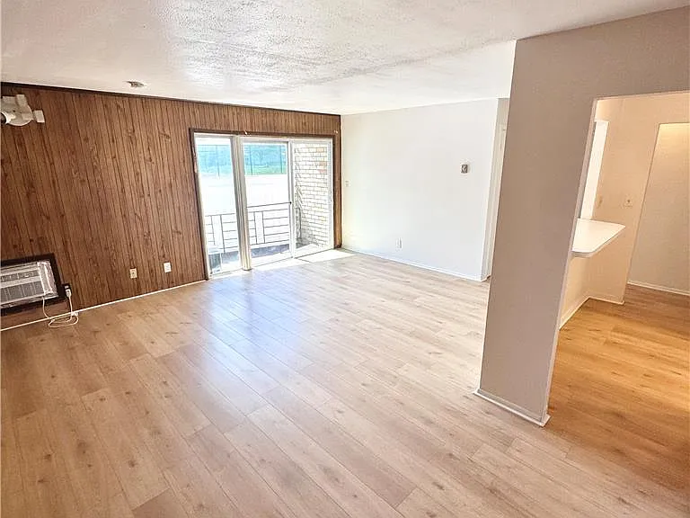 2043 W Allen St #A — Photo 4