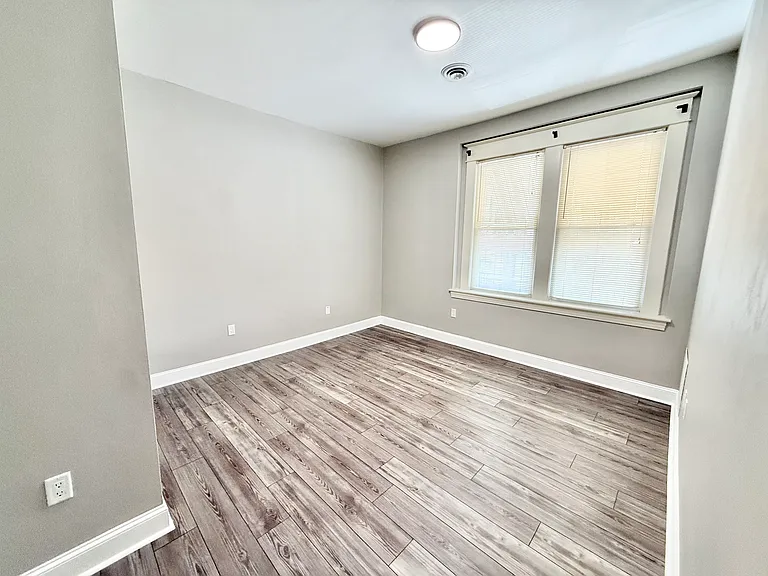 1736 Memorial Ave SW #B — Photo 4
