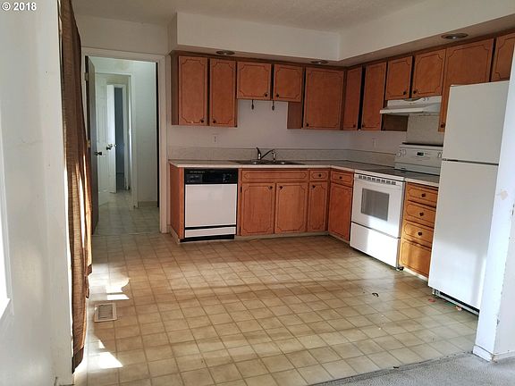 4th image of 912 Helena Ave