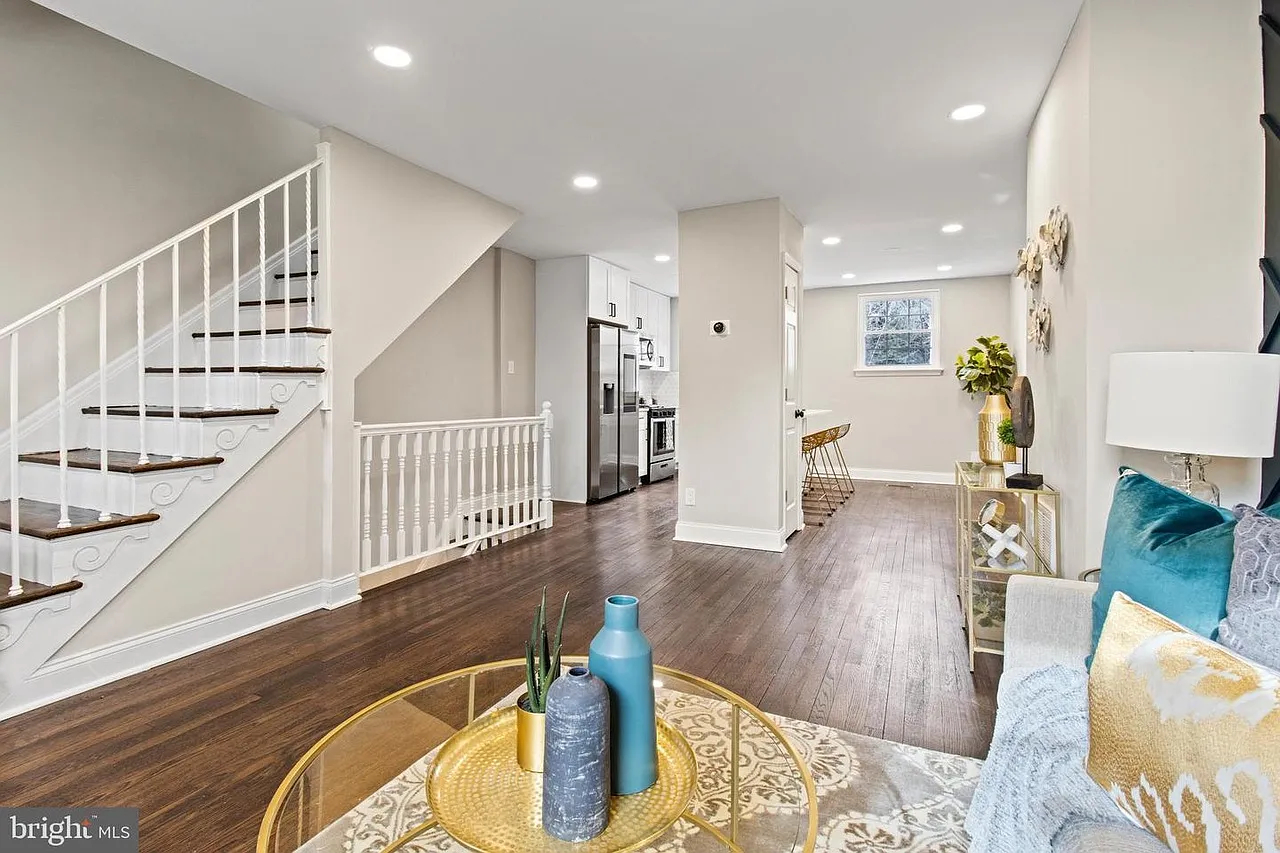 4 bed, 992 sqft, $4,550 — Photo 4