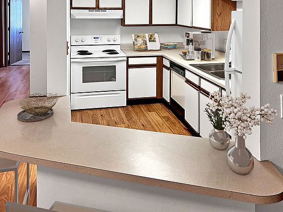 2nd image of 644 Stonehaven Dr #2B-2Ba-816Sqft
