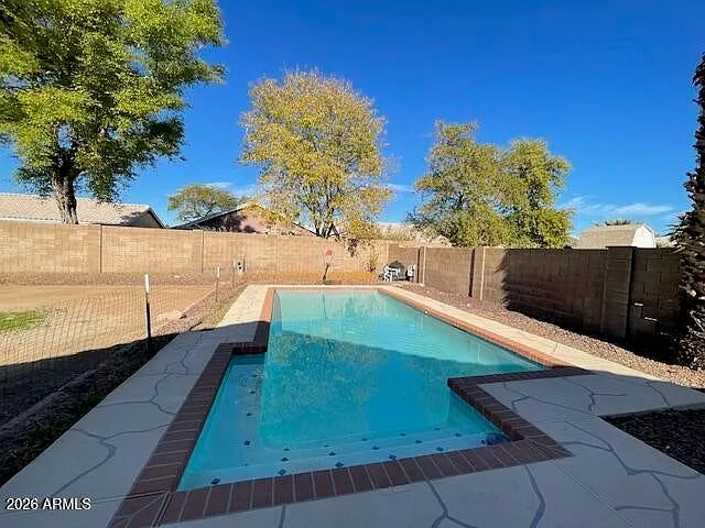4 bed, 1833 sqft, $2,400 — Photo 2