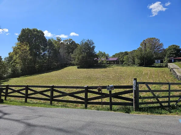135 Water Tank Hill Rd, Johnson City, TN 37604
