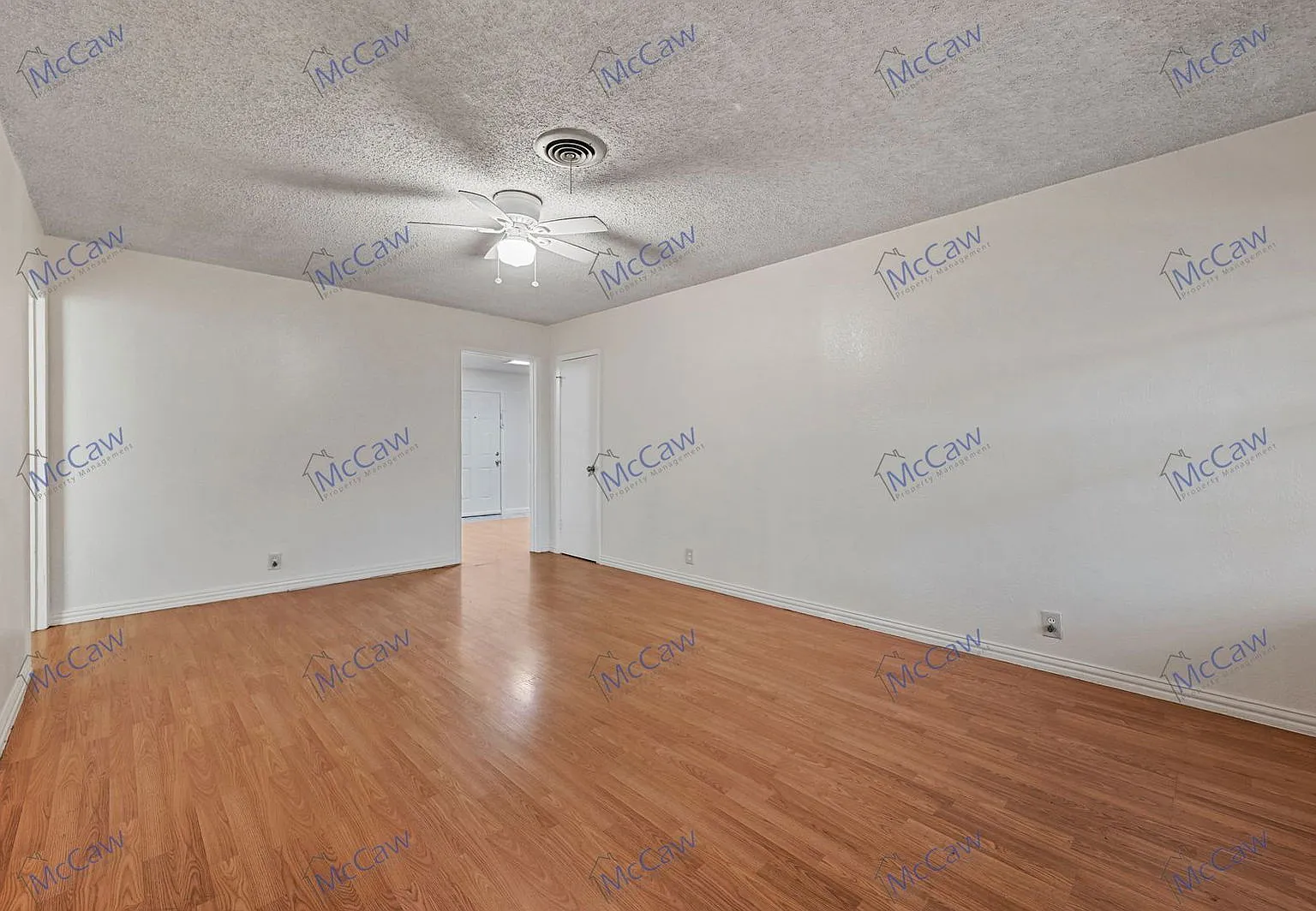 3 bed, 1.5 bath, 1216 sqft, $1,690 — Photo 4