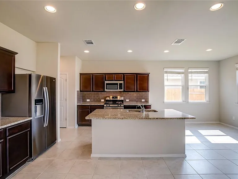 226 Trailside Ln — Photo 9