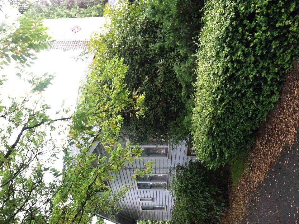 2nd image of 7568 Roosevelt Way NE