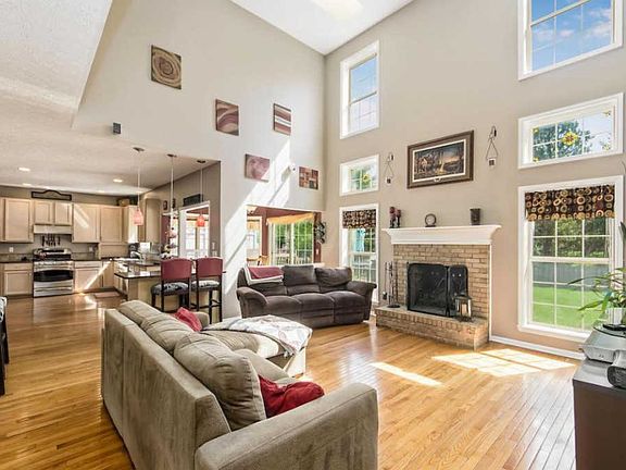 4th image of 8174 Chateau Ln