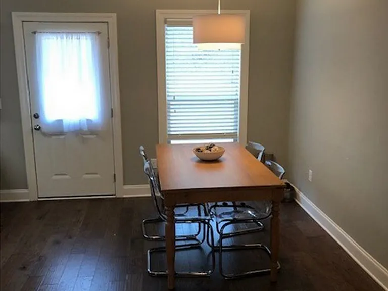 422 Walker Cir — Photo 2