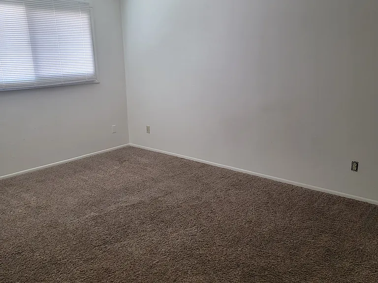 7854 N 47th Ave — Photo 13