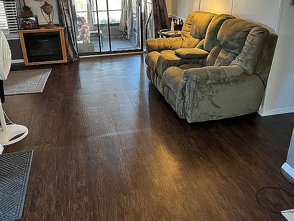 4th image of 15753 Breezy Point Dr