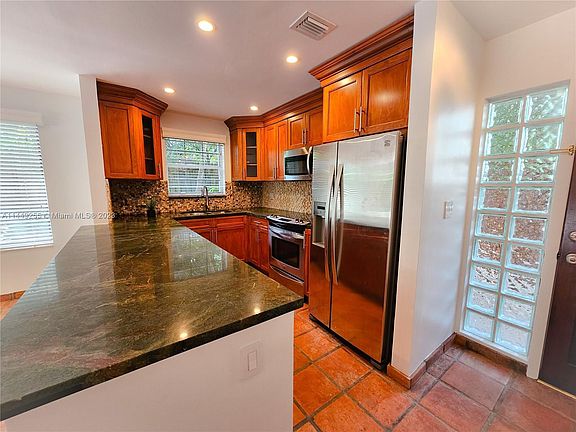 5th image of 2989 Bridgeport Ave #2989