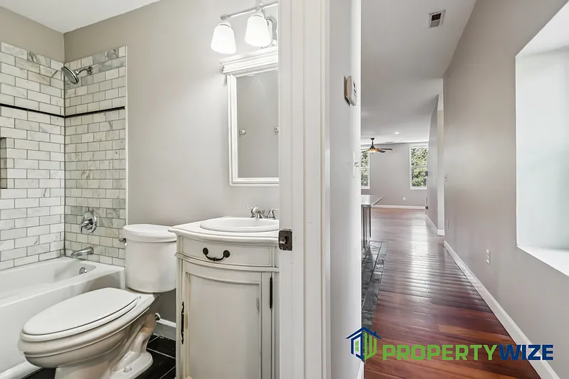 3 bed, 2.0 bath, 2180 sqft, $3,000 — Photo 3