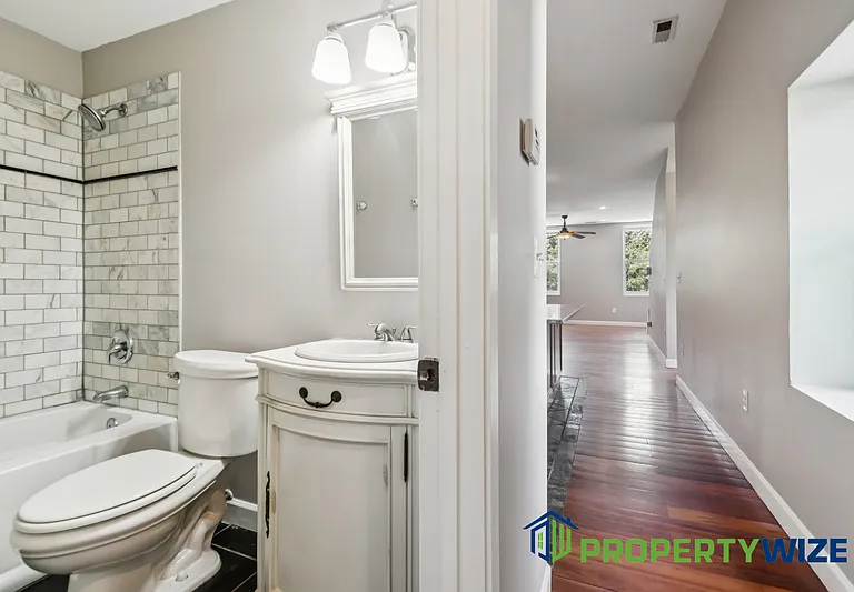 1527 Light St #2 — Photo 3