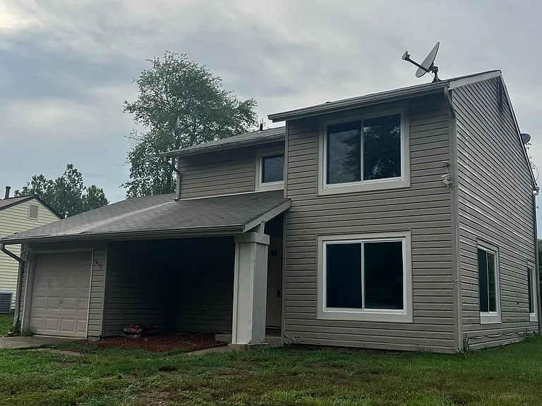 1813 Plymouth Ct — Photo 1
