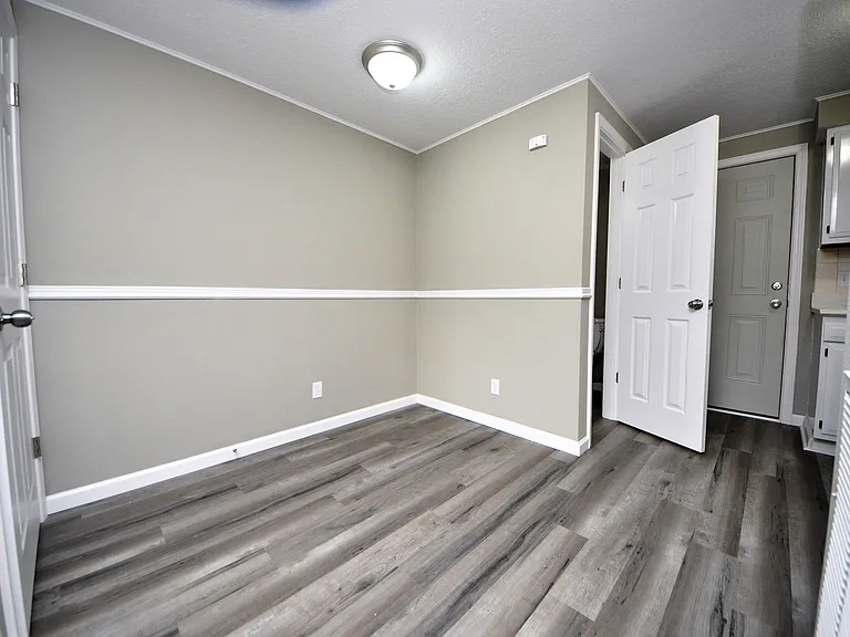 307 Granada Dr — Photo 6