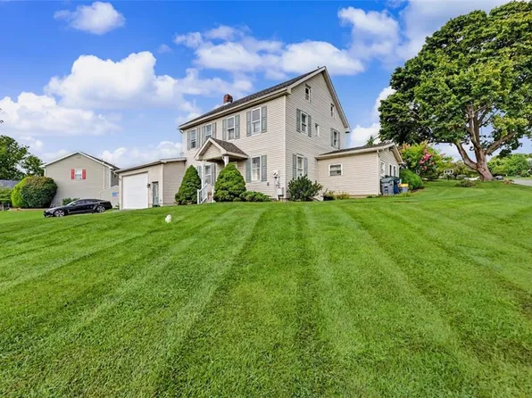 309 Jubilee Dr, Stockertown, PA 18083