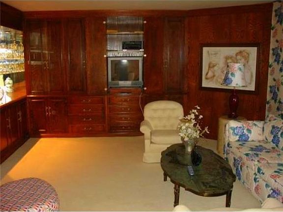 Family Room/2nd Bedroom