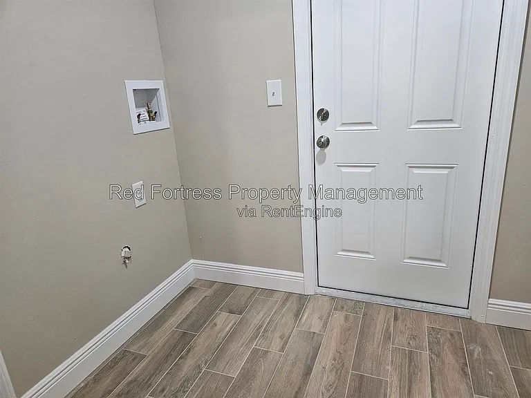 344 Louise Ave — Photo 2
