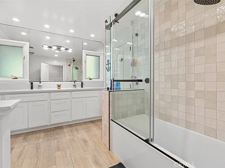 600 Cliff Dr — Photo 44