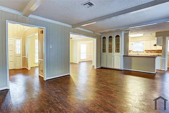 8023 Oak Moss Dr — Photo 2