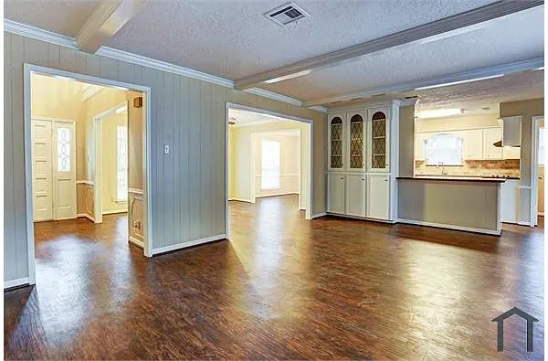 Building Photo - 8023 Oak Moss Dr