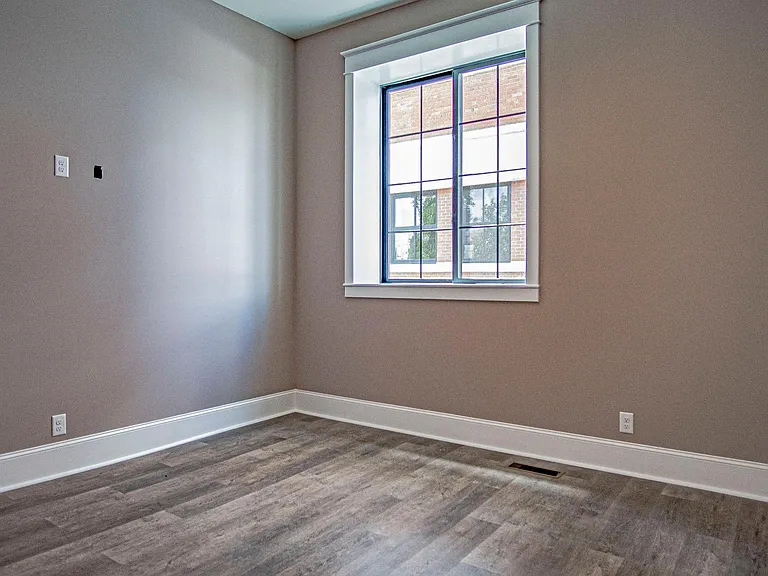 151 E Eagle St — Photo 44