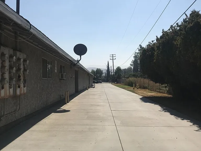 25380 Park Ave — Photo 24