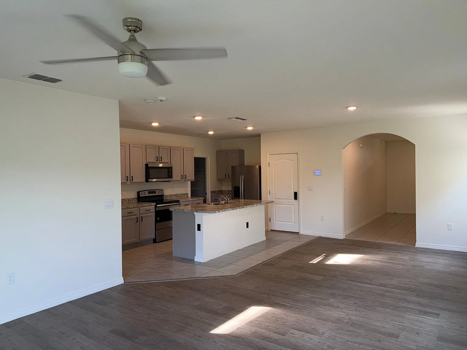 5 bed, 3.0 bath, 2600 sqft, $2,850 — Photo 4