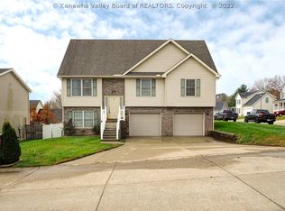 712 Emerald Dr, Hurricane, WV 25526