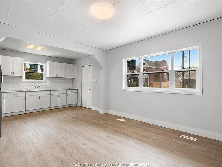 736 University Ave E #1 — Photo 4