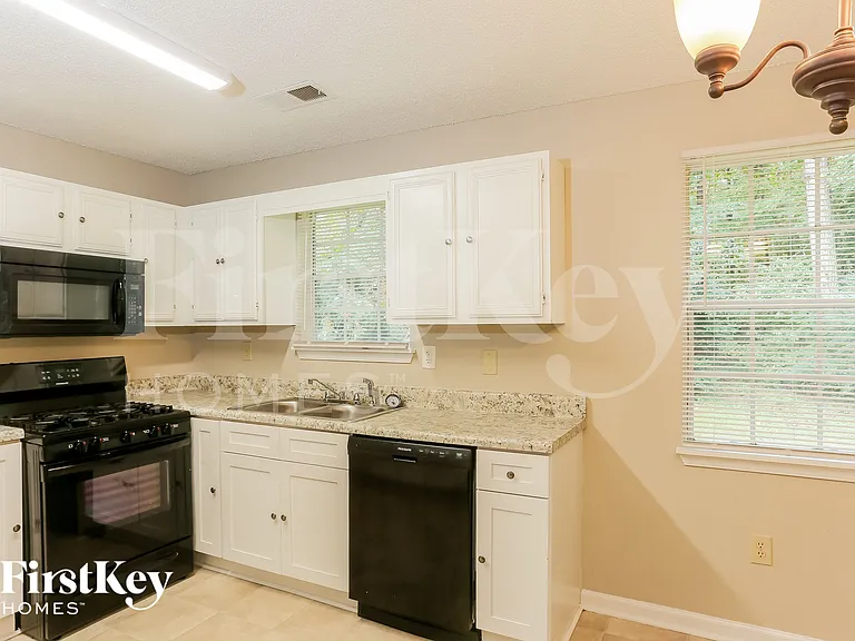 993 Cherry Laurel Dr — Photo 6