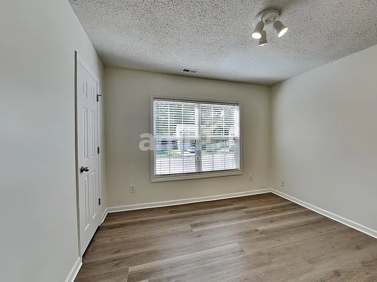 1302 River Rock Dr — Photo 14