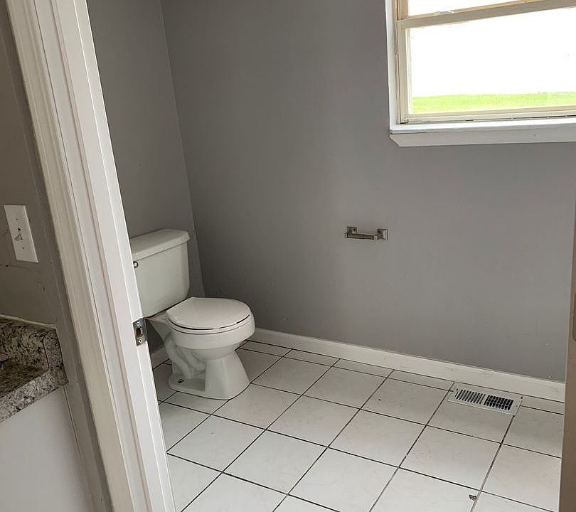 1st image of 1502 Schuyler Ave #27