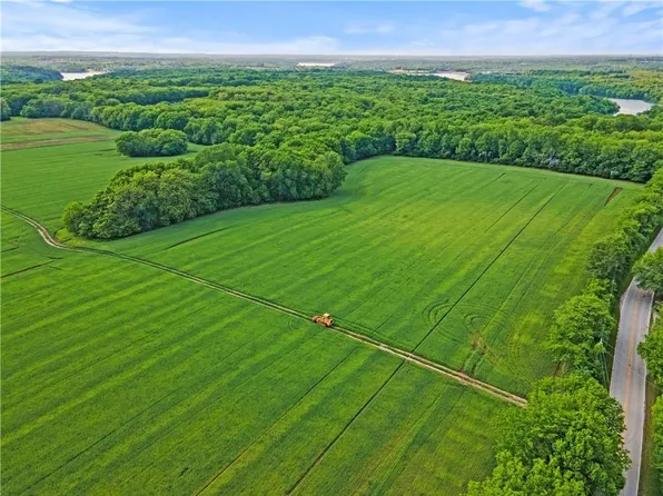 24300 E Jasper Reserve Cir, Blue Springs, MO 64015