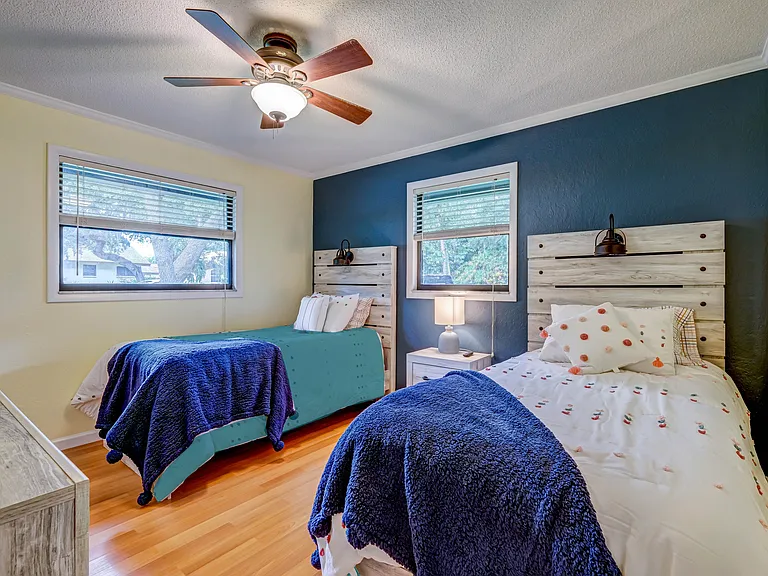 2239 Wells Ave — Photo 8