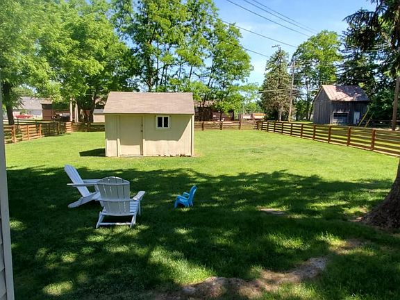 3rd image of 7490 Broadwyn Dr