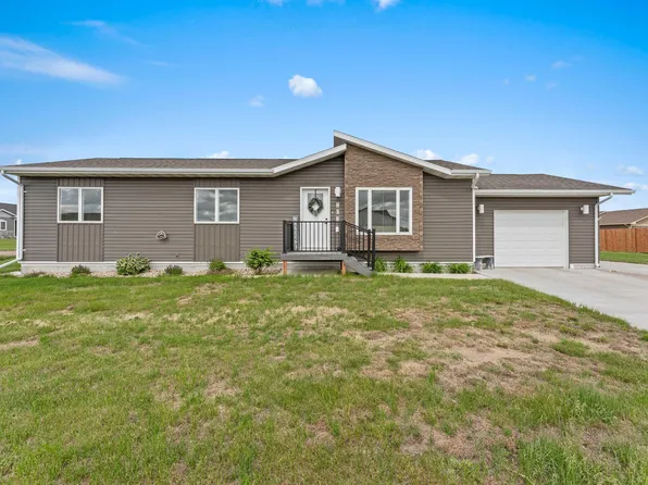 203 Cherry Ln, Chamberlain, SD 57325