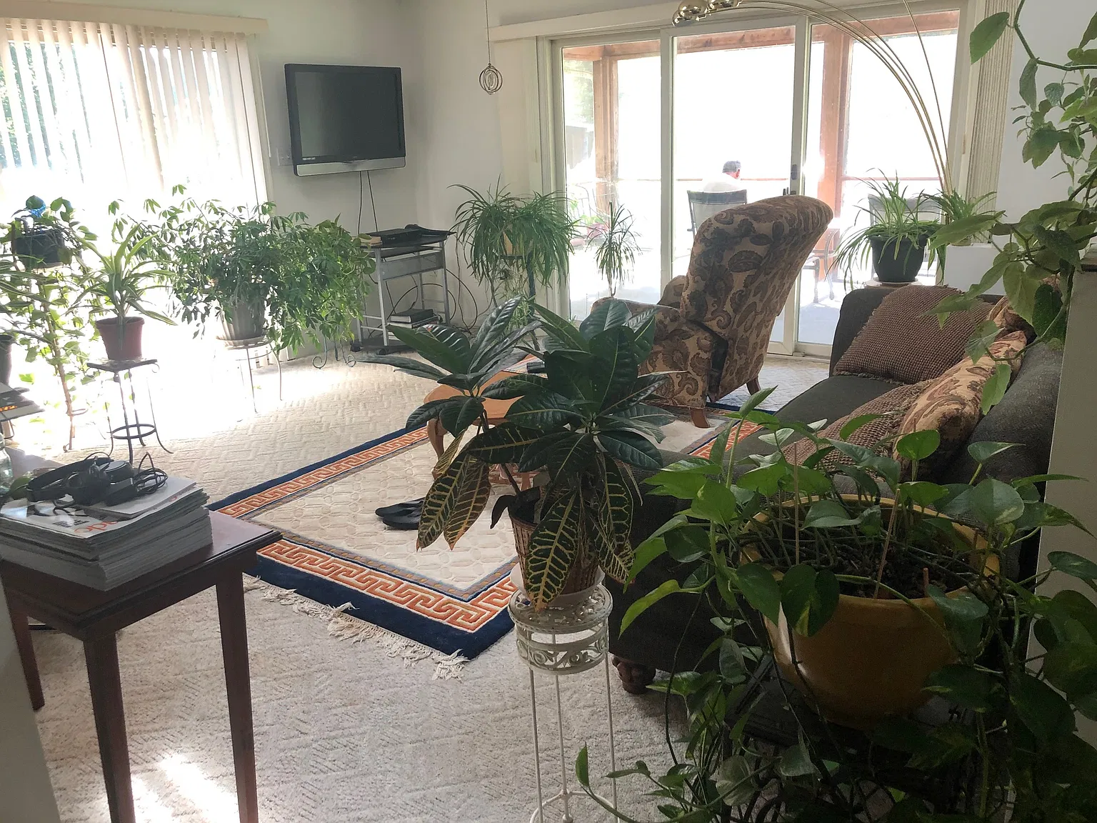 6 bed, 2368 sqft, $800 — Photo 4
