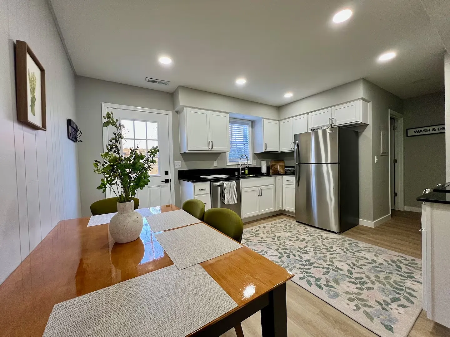 404 NW D St — Photo 3
