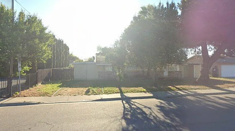 114 N Reinway Ave #114 — Photo 1