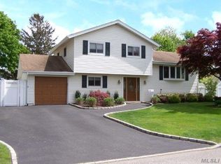 29 Weldon Ln, Port Jefferson Station, NY 11776