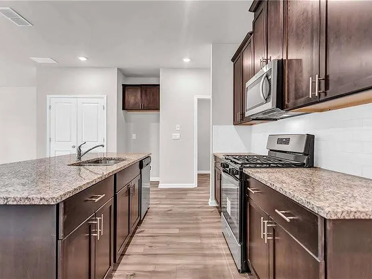 1575 Villageside Ct — Photo 6