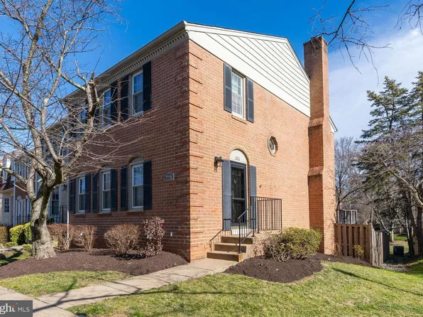 3211 Gemstone Ct, Oakton, VA 22124