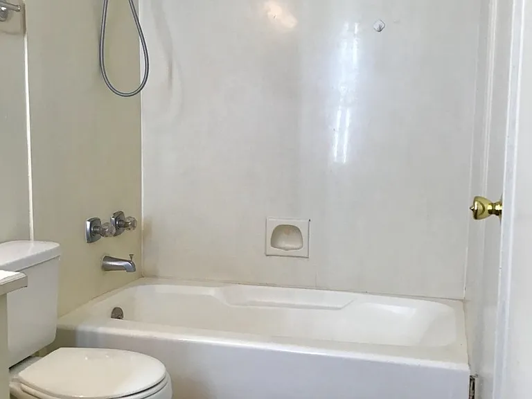 8220A Governor Dr — Photo 3